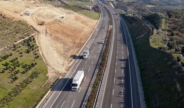 Manisa’da heyelan sonrası çalışmalar bitti: İstanbul-İzmir Otoyolu trafiğe açıldı