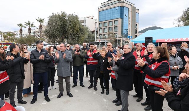 Kuşadası'nda dayanışma çadırı: Bayramda bile Başkan Ömer Günel için nöbet sürüyor
