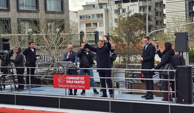 Kuşadası’nda 'Millet İradesine Sahip Çıkıyor' mitingi başladı: Başkan Tugay’dan destek