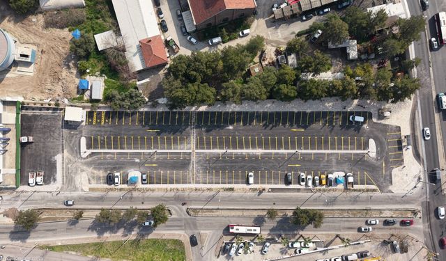 Gaziler Caddesi’ne nefes: Gıda Çarşısı girişinde 154 araçlık ücretsiz otopark açıldı