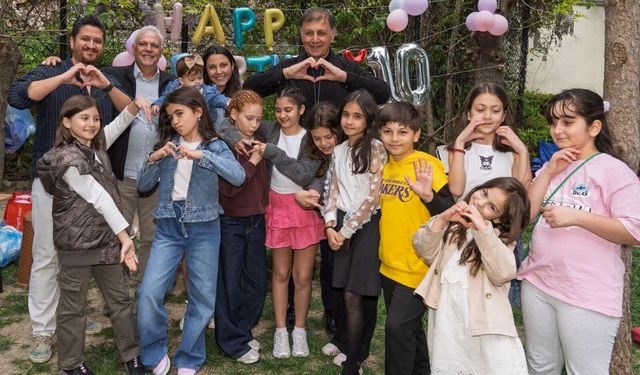 Başkan Tugay, yenilenen Hasanağa Bahçesi’nde yurttaşlarla buluştu