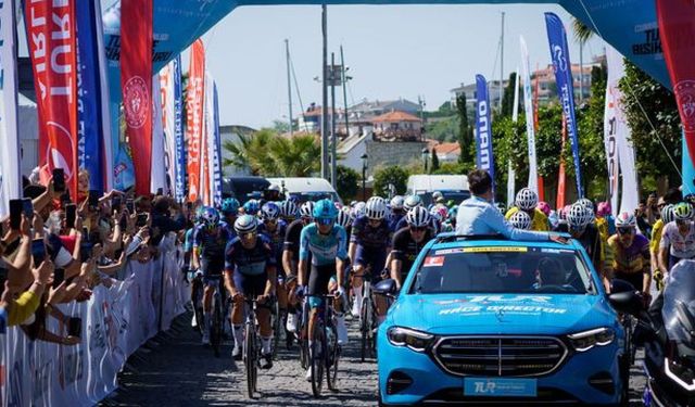 İzmir’den Ankara’ya dev yarış: Cumhurbaşkanlığı Türkiye Bisiklet Turu Çeşme’den başladı
