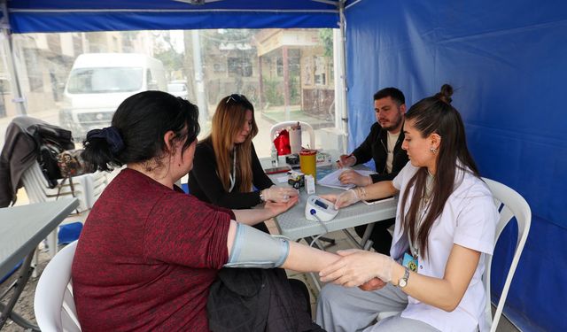 Buca’da sağlık seferberliği sürüyor: Mobil ekipler Akıncılar’da