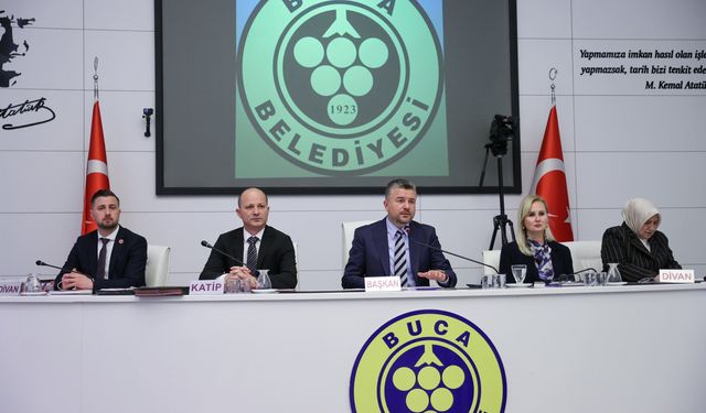 Buca Meclisi’nde birlik fotoğrafı krizi: Başkan Duman'a AK Partili Balyemez'den ilk veto geldi