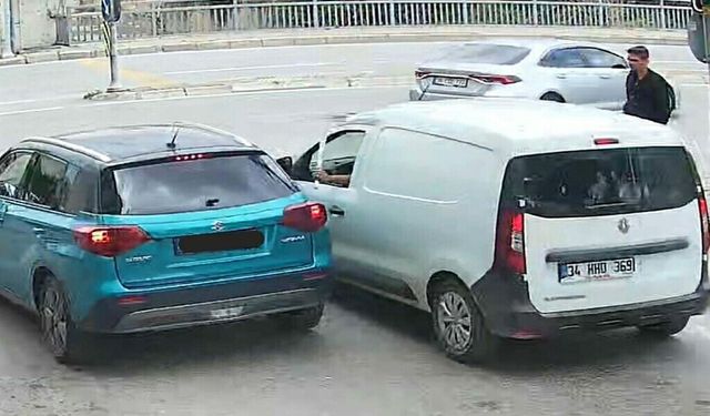İzmir’de trafikte beyzbol sopalı saldırı anları kamerada: Saldırgan yakalandı