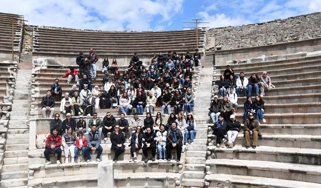 Büyükşehir’den öğrencilere kültür gezisi: Bergama ve Ödemiş’te kültürel mirasın izini sürdüler