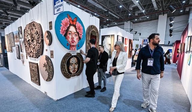 İzmir Sanat Fuarı kapılarını sanatseverlere açtı: 1600 sanatçılı büyük buluşma