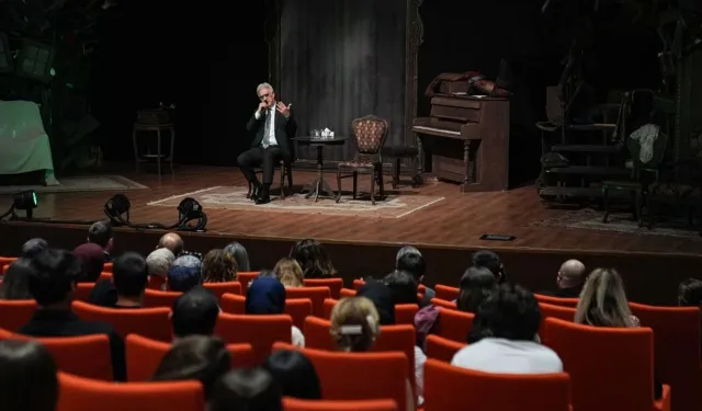 Tamer Karadağlı İzmir’de gençlerle buluştu: Kendinize inanın