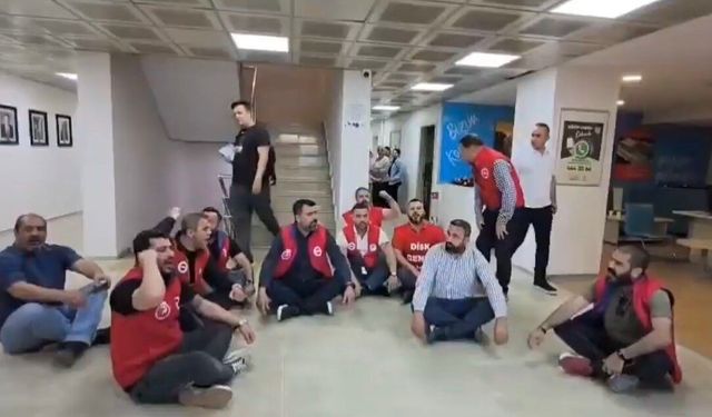 İzmir’de TİS krizi: Konak’ta oturma eylemi başladı