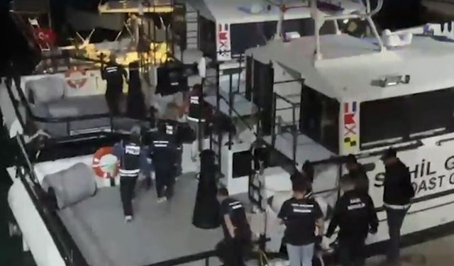Denizde nefes kesen operasyon: Yelkenli teknede 158 kilo skank ele geçirildi, 8 kişi tutuklandı