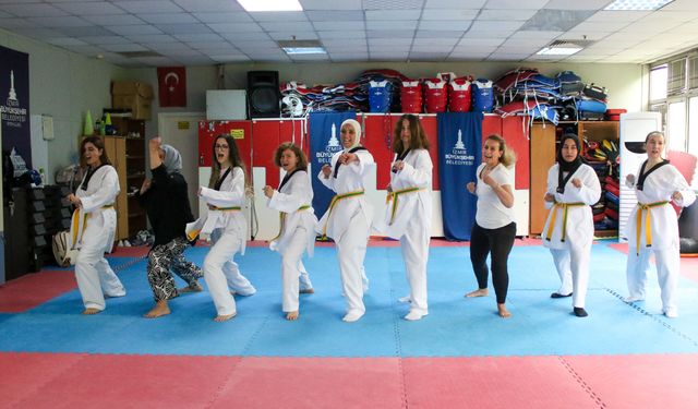 Kadınlara ücretsiz tekvando kursunda kuşak heyecanı