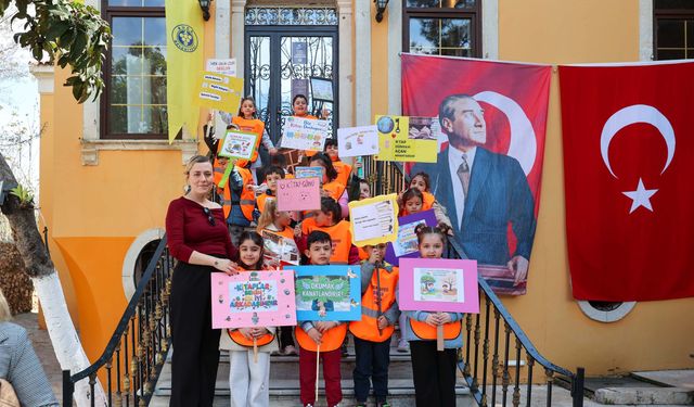 Bucalı minikler İlber Ortaylı Kütüphanesi’ni keşfetti