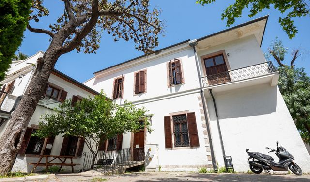 İzmir'de tarihi yapılara özenli dokunuş: Kent Kütüphanesi yenilendi
