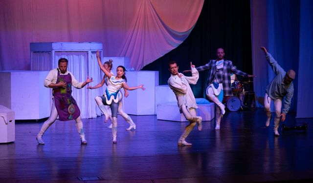 İzmir Büyükşehir Belediyesi Şehir Tiyatroları “Don Kişot” ile Ordu Festivali’nde sahne aldı
