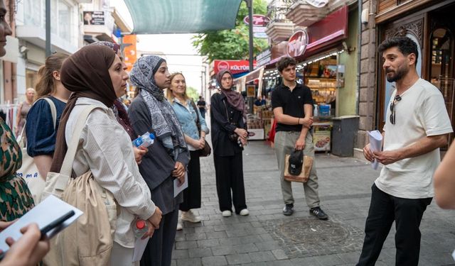 Tarık Dursun K.’nin İzmir’i edebiyat rotasıyla yeniden keşfedildi