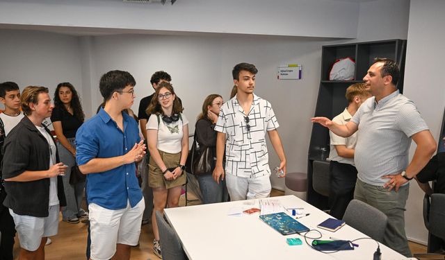 Bornovalı gençler YKS stresini Gülşah Durbay Gençlik Merkezi’nde attı