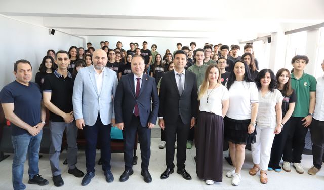 Bakırçay Üniversitesi Rektörü Akpınar liselerde geleceğin mesleklerini anlattı