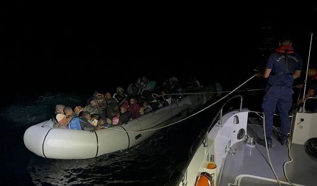 Sahil Güvenlik Çeşme ve Seferihisar açıklarında 65 göçmeni yakaladı
