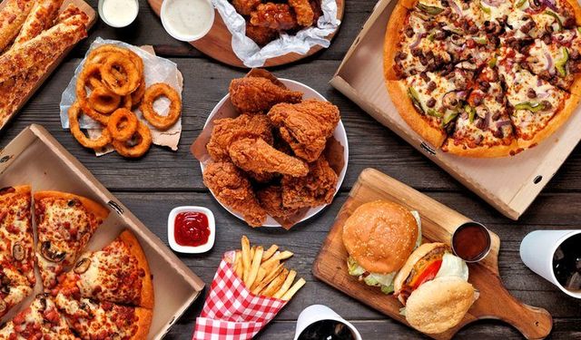 Ünlü fast food zincirinde 'kurtlu tavuklu ürün' iddiası... Şirketten yanıt geldi!