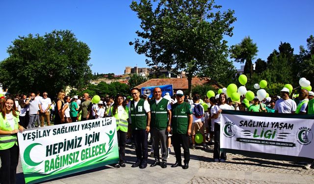 İzmir’in Sağlıklı Yaşam Hareketi Selçuk’ta sürdü: Öğrenciler bağımlılığa karşı yürüdü