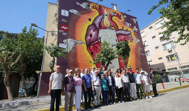 Metin Altıok’un dizeleri Karşıyaka’da mural oldu
