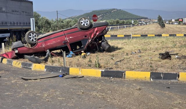 Bayındır’da kaza: Ters dönen otomobilin sürücüsü yaralandı