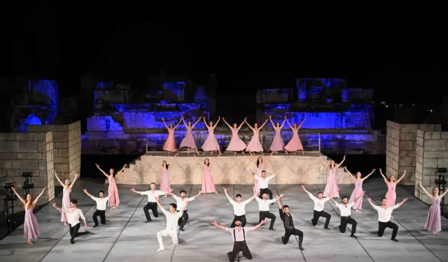 Carmina Burana Efes Antik Tiyatrosu’nda 2 bin kişiyi büyüledi