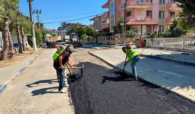 Foça Belediyesi Değirmendere Caddesi’ni yeniliyor: Çalışmalar ilçe geneline yayılacak