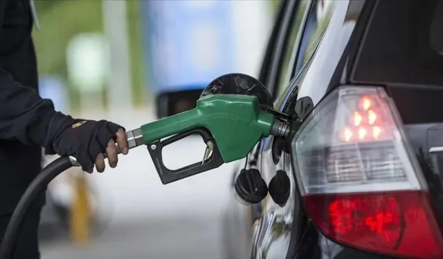 Motorine yeni zam pompaya yansıdı: İzmir’de litre fiyatı 67 lirayı geçti