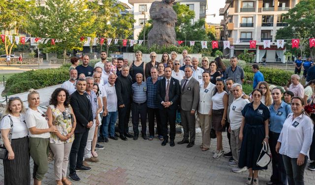 Srebrenitsa kurbanları Bornova’da karanfillerle anıldı