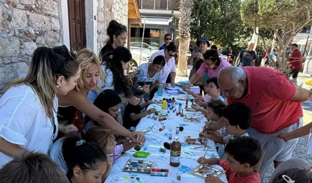 Çeşme’de çocuklar yazı sanat atölyeleriyle geçiriyor