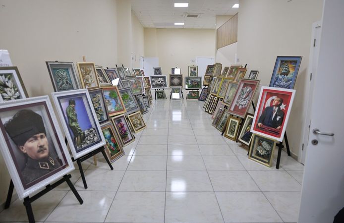 Bayraklı’nın üreten kadınları eserlerini sergiledi