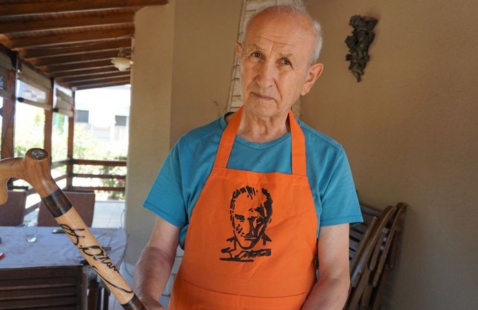 Emekli eğitimci, unutulmaya yüz tutan bastonculuk zanaatını İzmir'de yaşatıyor