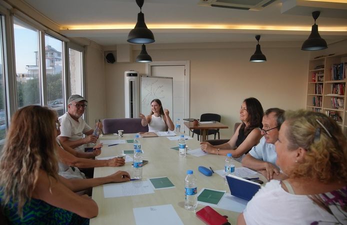 Seferihisar'da "Yaşamdan Yazıya" atölyesi başladı: Hedef, öyküleri kitaplaştırmak