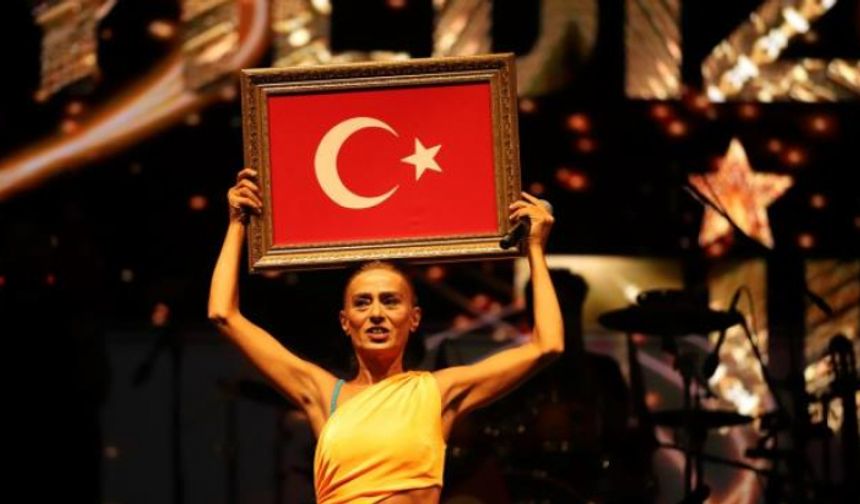 Yıldız Tilbe'nin konser verdiği Kocaeli'de hayat durdu! Mahşer yeri gibi