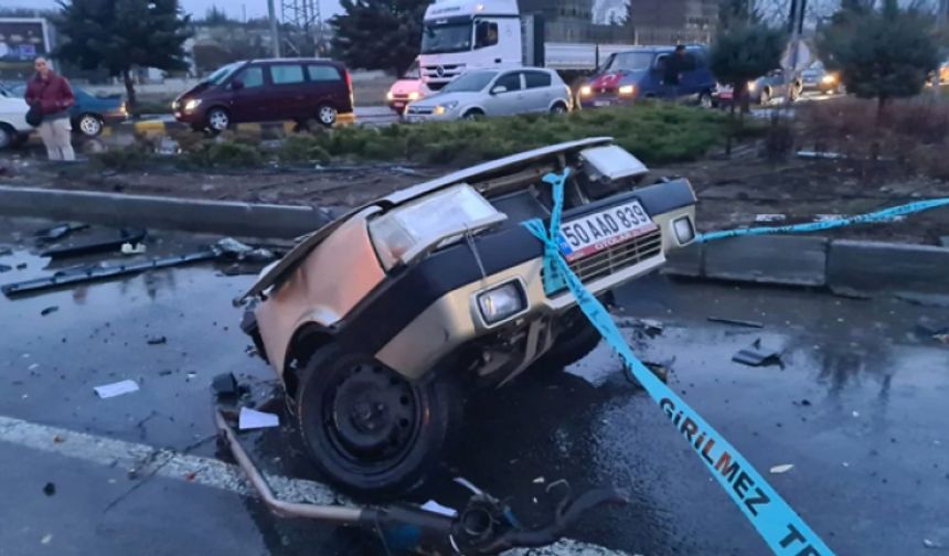 Nevşehir'de feci kaza: Otomobil ikiye bölündü
