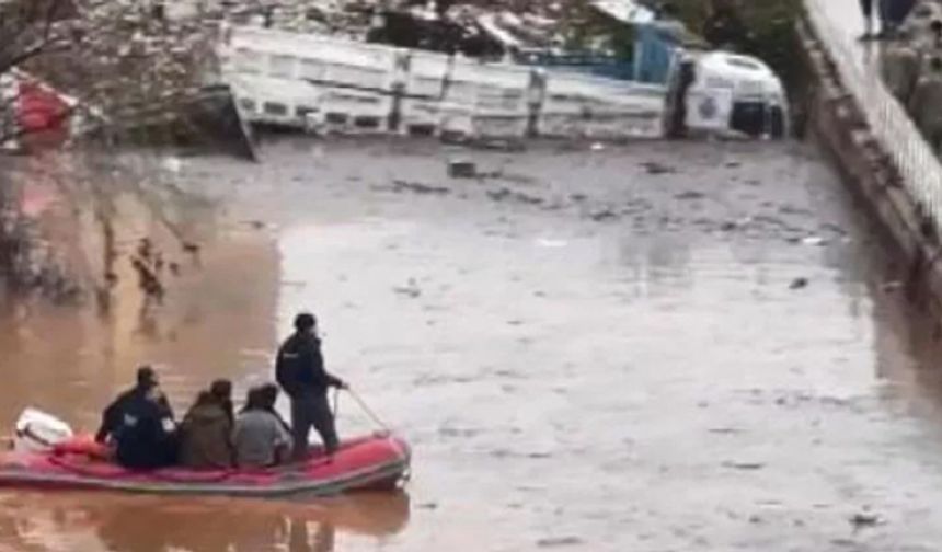 Şanlıurfa'da eğitime sağanak yağış engeli: Okullar 1 gün tatil edildi