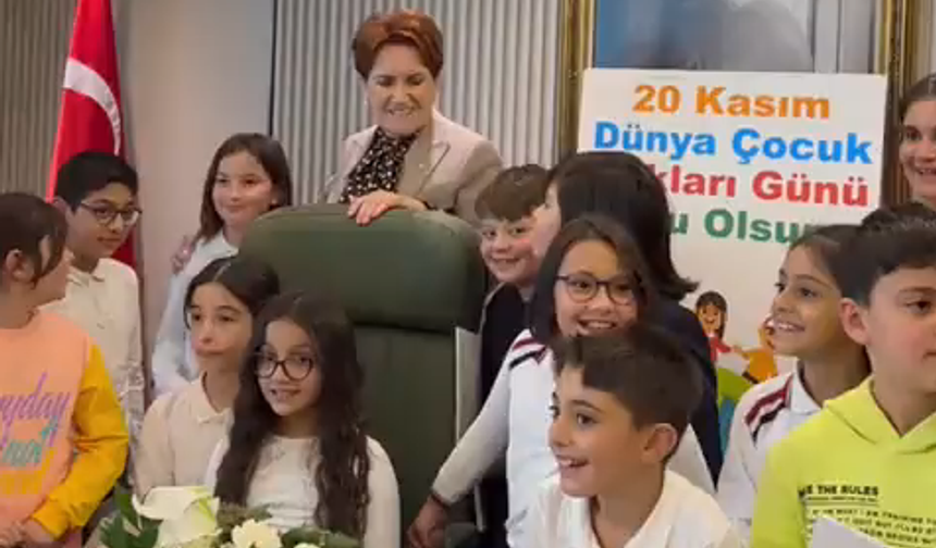 İYİ Parti Lideri Akşener çocuklarla beraber Andımız'ı okudu