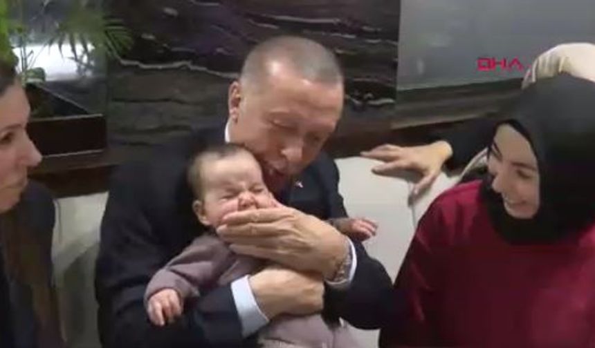 Cumhurbaşkanı Erdoğan'dan sürpriz kafe ziyareti: Halkla bir araya geldi