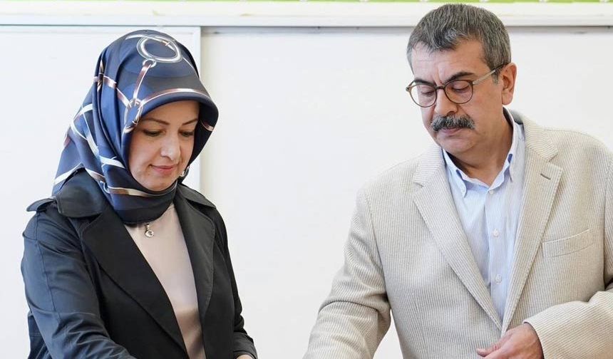 Mülakatı savunan Bakan Yusuf Tekin'in eşi Ayşe Tekin nasıl müdür oldu?