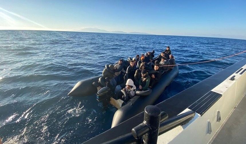İzmir açıklarında sahil güvenlik operasyonu: 63 düzensiz göçmen kurtarıldı