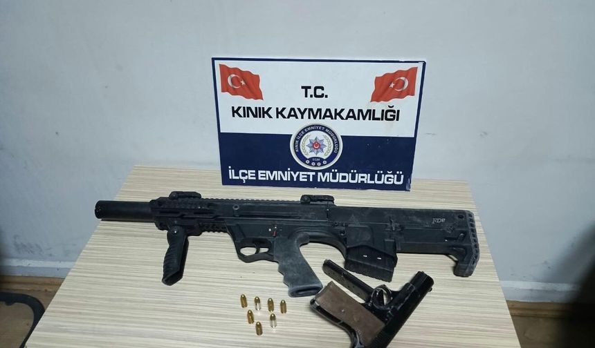 İzmir Kınık'ta üzerinde mermiyle yakalandı, evinden ruhsatsız silahlar çıktı