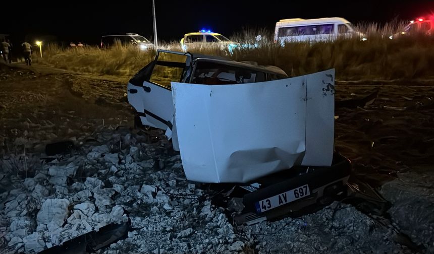 Kütahya’da korkutan kaza: Takla atan otomobil tarlaya uçtu