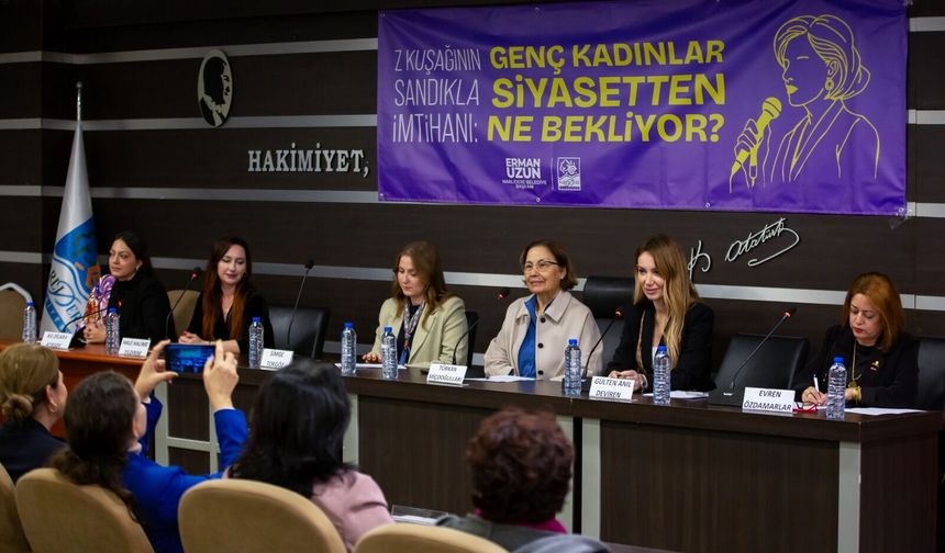 Narlıdere Belediyesi, “Genç Kadınlar Siyasetten Ne Bekliyor” paneli düzenledi