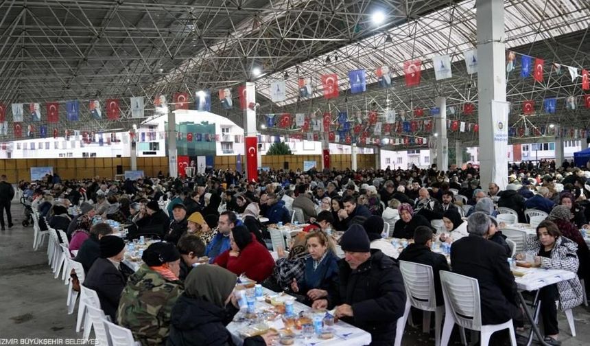 İzmir Büyükşehir ilk iftar sofrasını Gaziemir’de kurdu