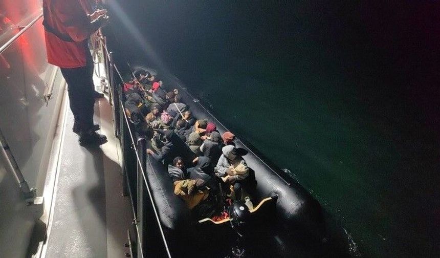 Seferihisar ve Menderes açıklarında 59 düzensiz göçmen yakalandı
