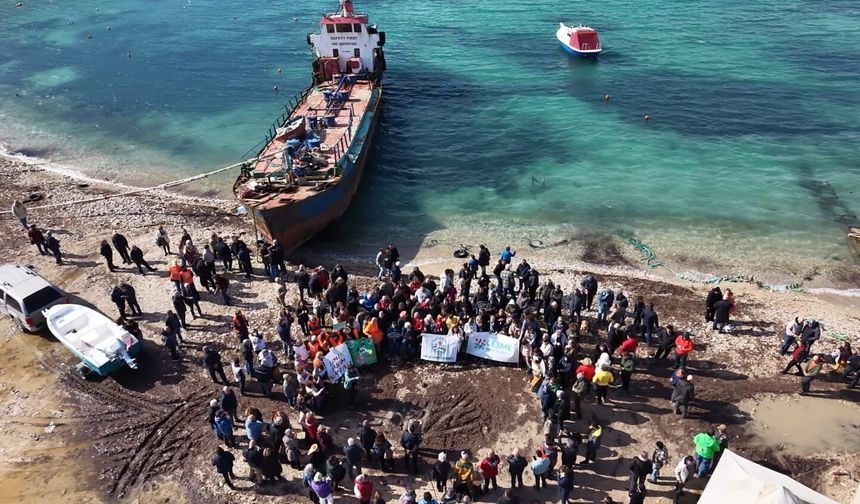 Urla’da çevre mücadelesi sonuç verdi: Hurda gemiye mahkeme el koydu