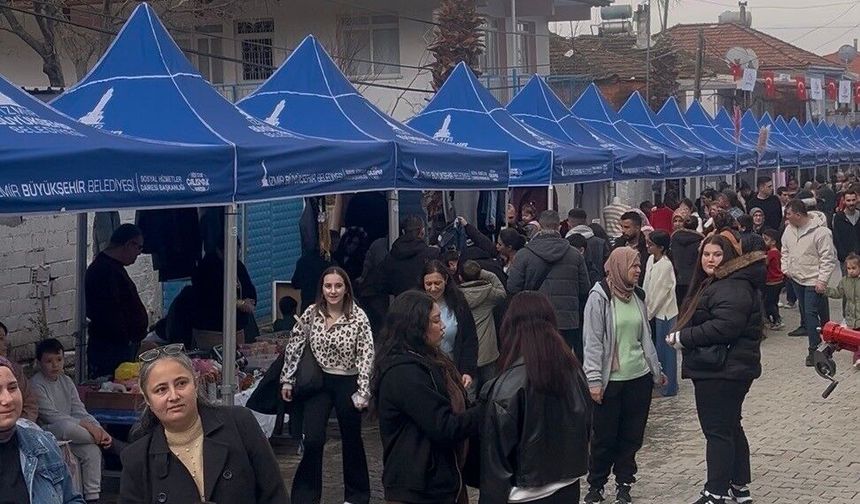 Bayındır’da nergis festivaline sağanak engel olamadı: Vatandaşlar üreticiyi yalnız bırakmadı