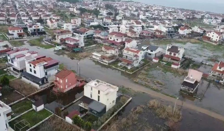 Dikili'de sel felaketi havadan görüntülendi: Yağmur dindi, sular çekilmedi