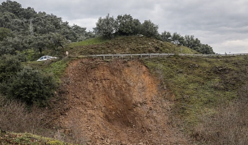 Bayındır Zeytinova Barajı yolunda heyelan: O anlar kamerada